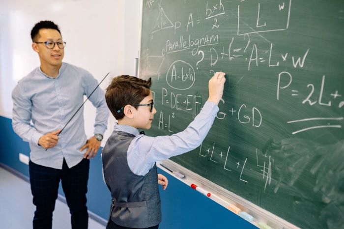 Ressenyes dels llibres de Hung-Hsi Wu per a l’educació matemàtica dels mestres d’escola