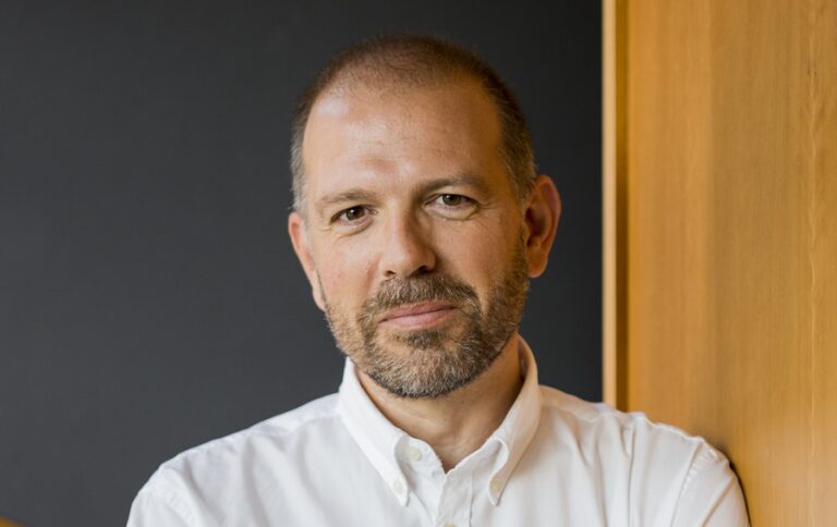 Joan Esculies: “En Occidente vivimos con miedo”